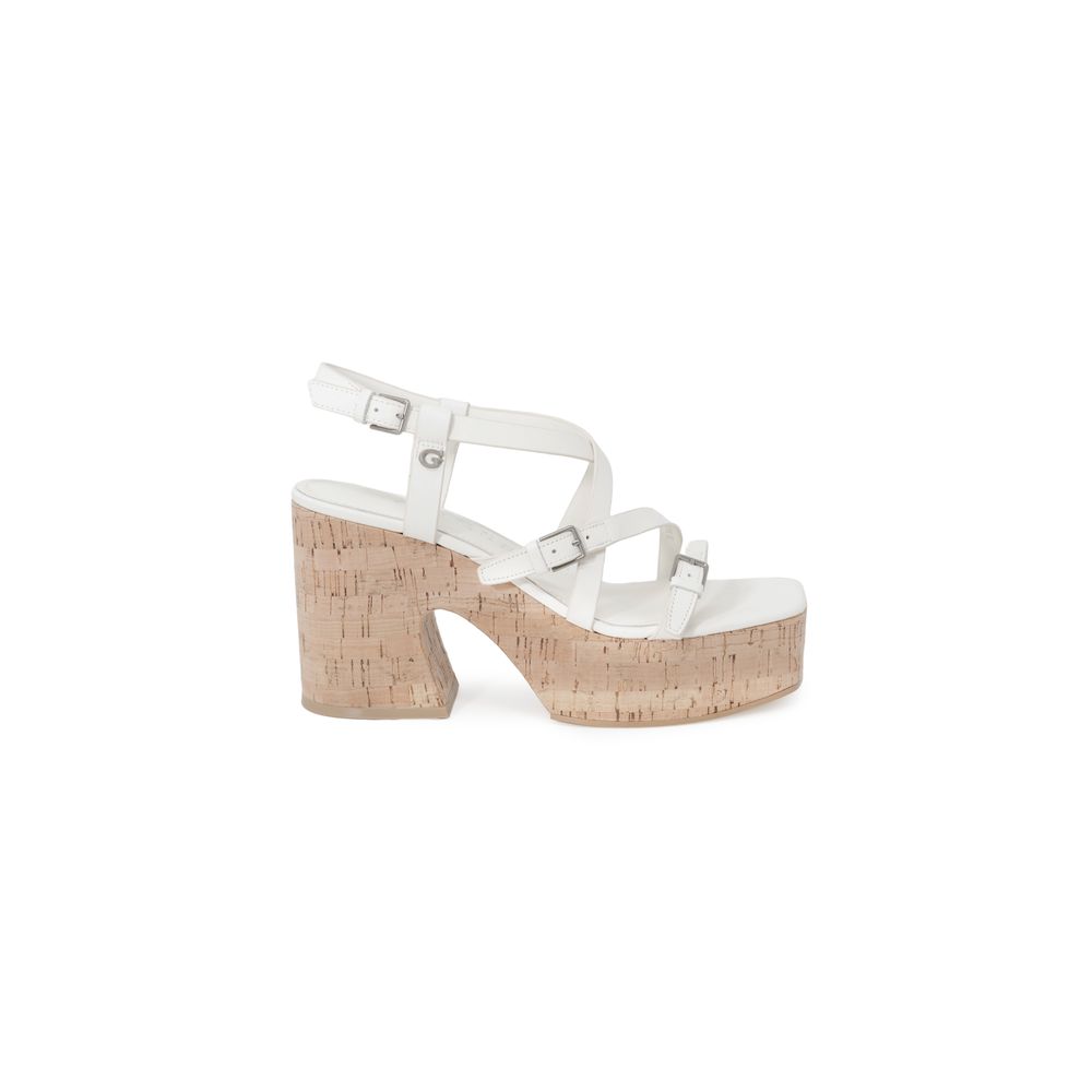 Escarpins à talons hauts en cuir beige Guess